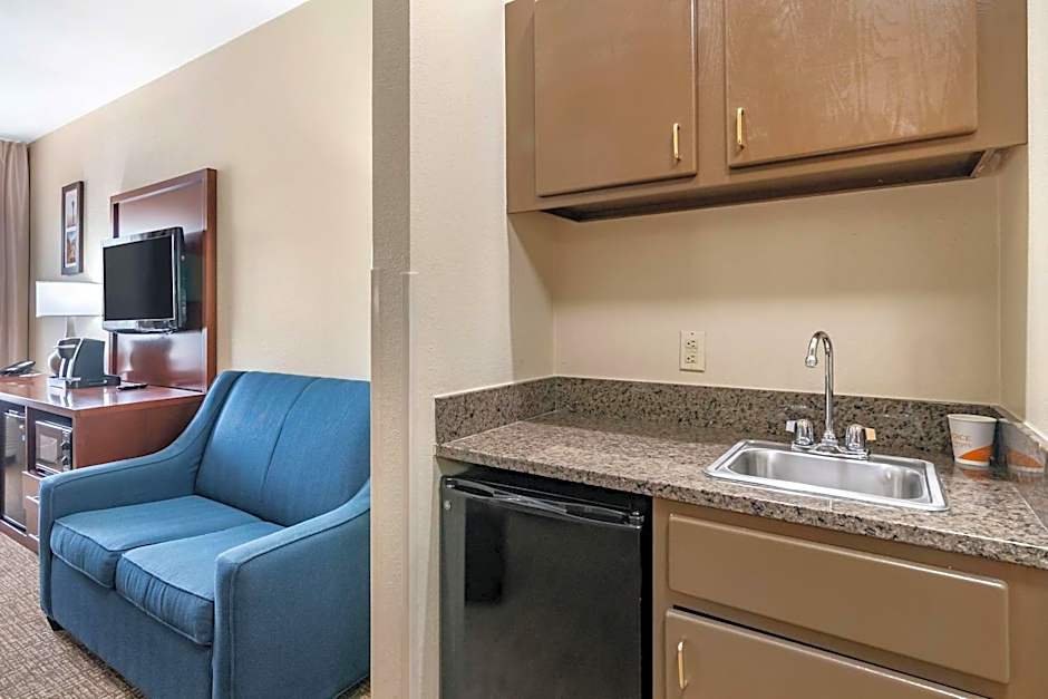 Comfort Inn & Suites Junction City - near Fort Riley