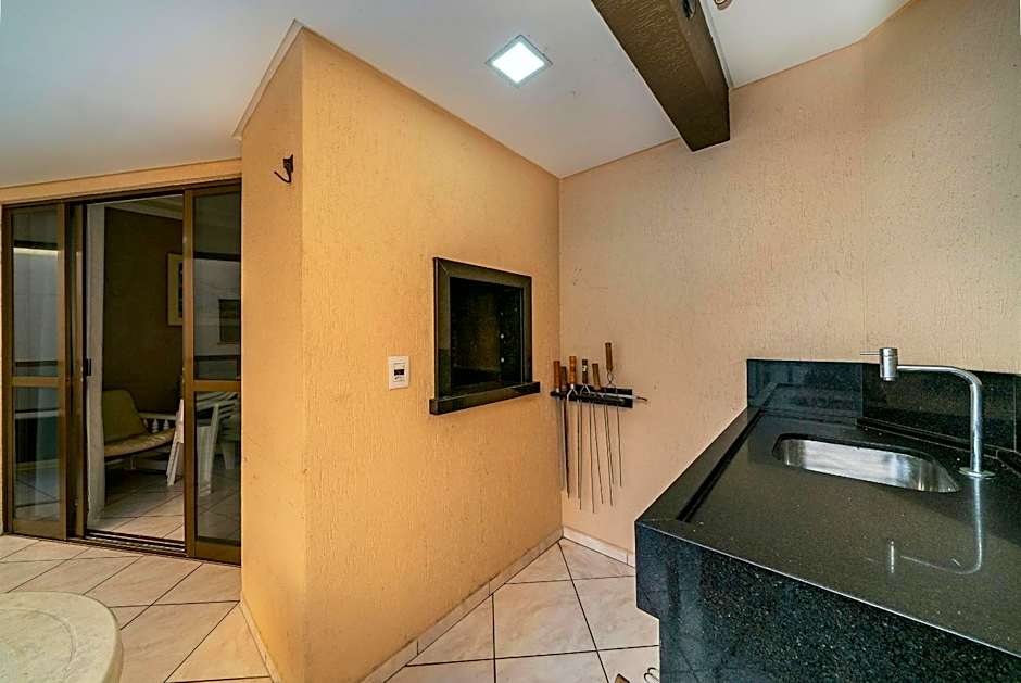 A02 - Estrela do Mar 403 A - Centro de Bombinhas - 30m do mar - Ótima localização