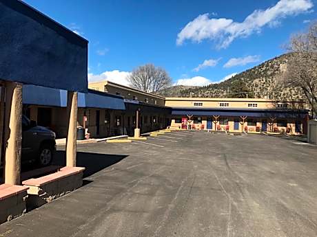 Apache Motel