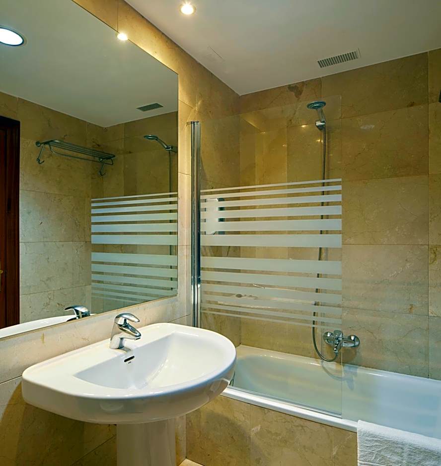 Iraipe Logroño Hotel