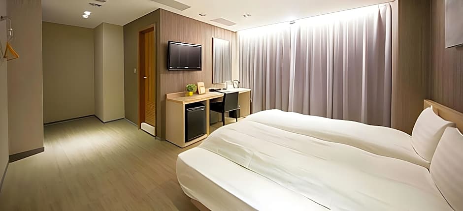 Smile 73 Hotel