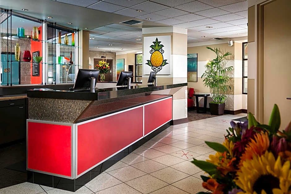 University Inn - A Staypineapple Hotel