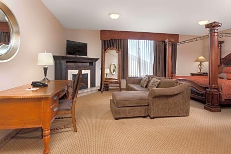 1 King Bed Jacuzzi Suite