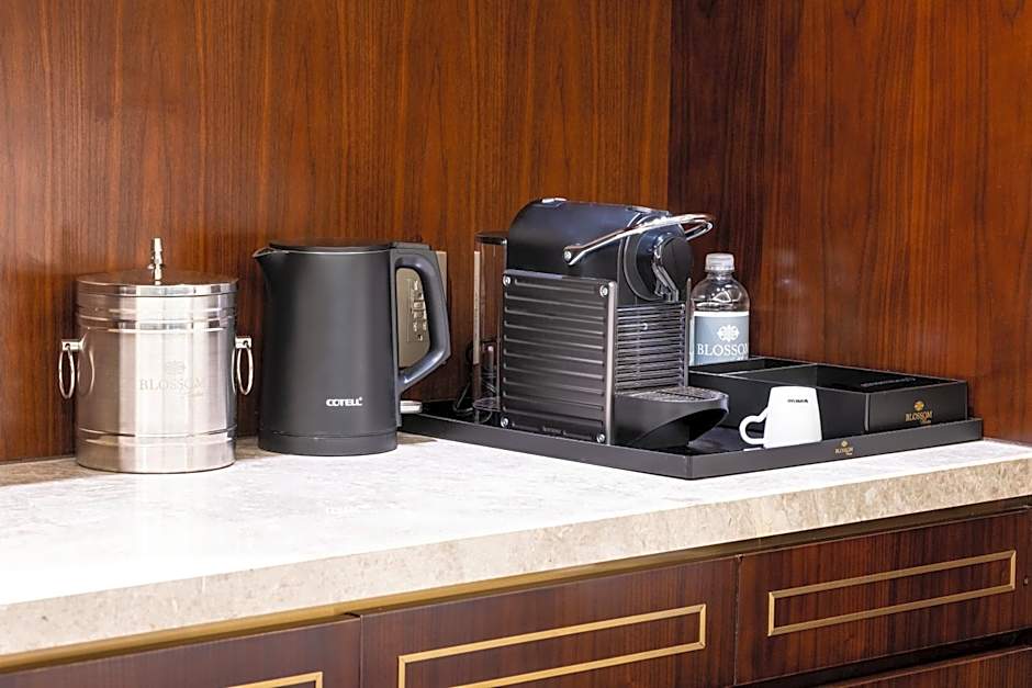 Blossom Hotel Houston, Curio Collection by Hilton