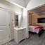OYO Hotel & Apartments Houston Galleria