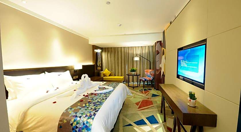 ZMAX Hotel Guangzhou Railway Station Sanyuanli  Metro Station