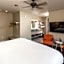 Ski Inn Taphouse Hotel