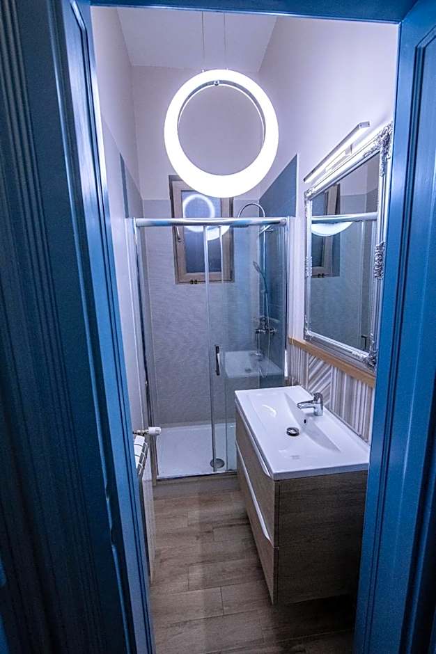 VISAJ Deluxe Downtown