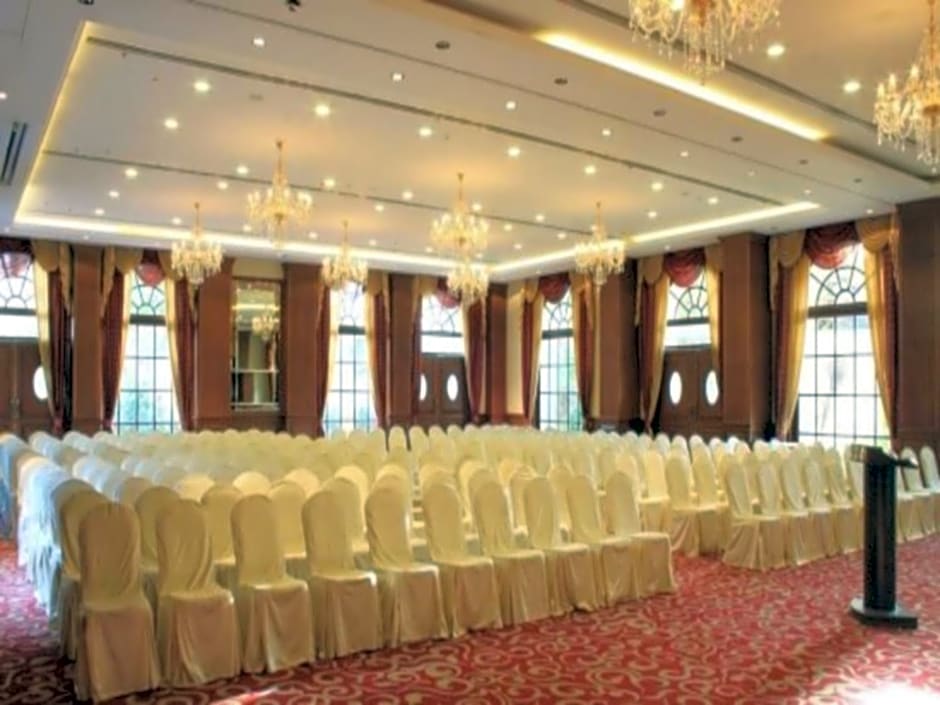 The Grand Magrath Hotel