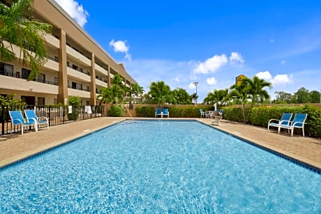 Super 8 by Wyndham Fort Myers