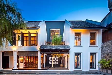 Hotel Ping Silhouette