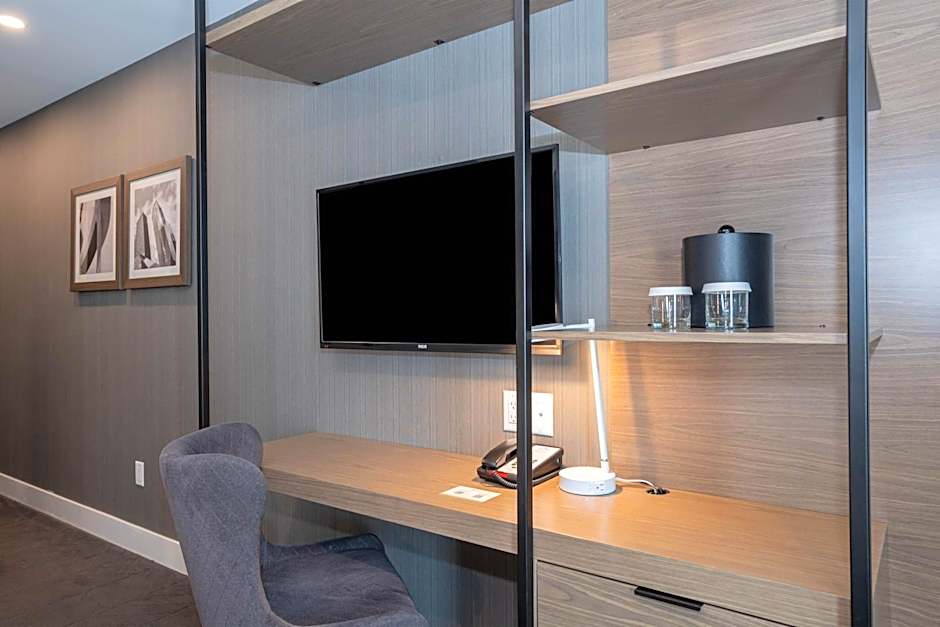 Sandman Signature Calgary Airport Hotel