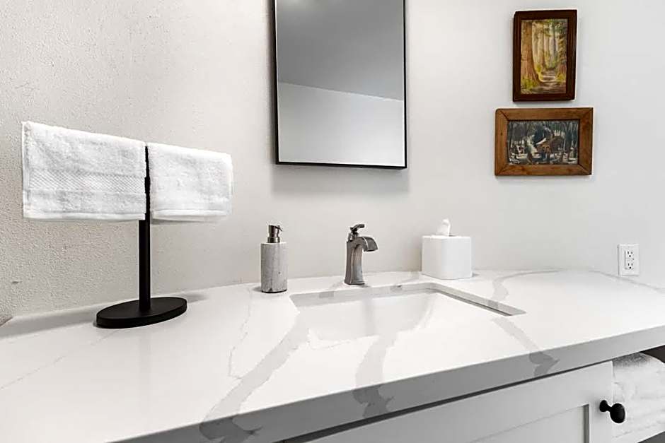 Camp Nelson Lodge Room 2