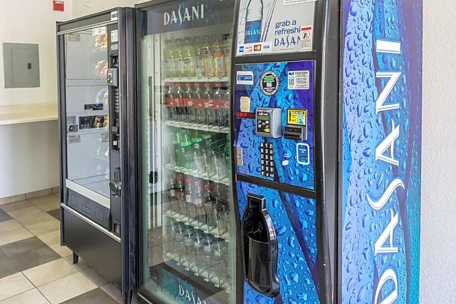 Motel 6-Bakersfield, CA - Convention Center