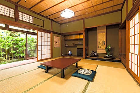 Family Room with Garden View