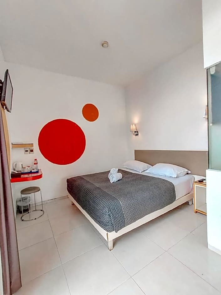 Dewarna Hotel Arifin