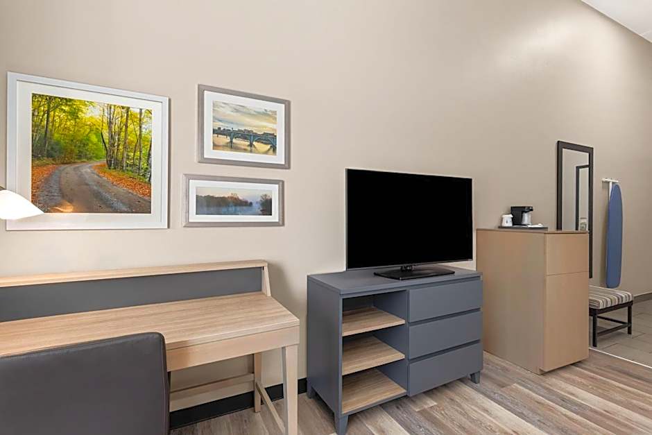 La Quinta Inn & Suites by Wyndam Knoxville West