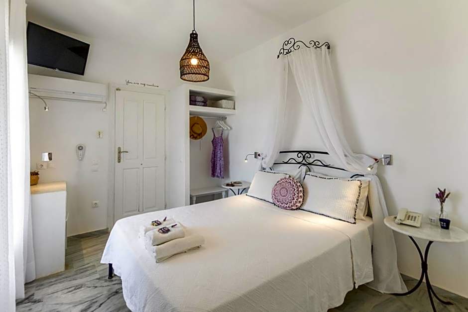 Margarita Studios Ambelas