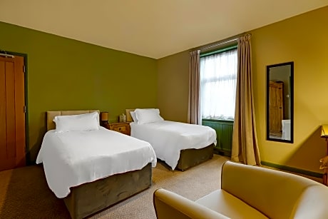 Room Two Beds