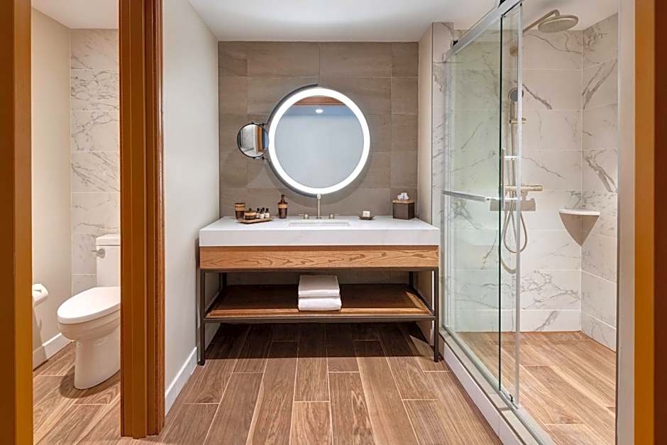 The Ben, Autograph Collection