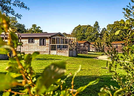 Cherry Bird Lodge Escape