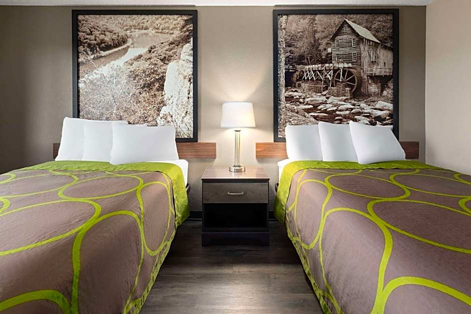 Super 8 by Wyndham Summersville