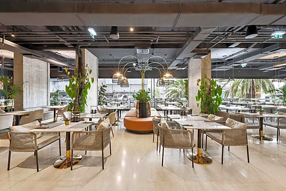 Skylark, Aluma Hotel & Resort