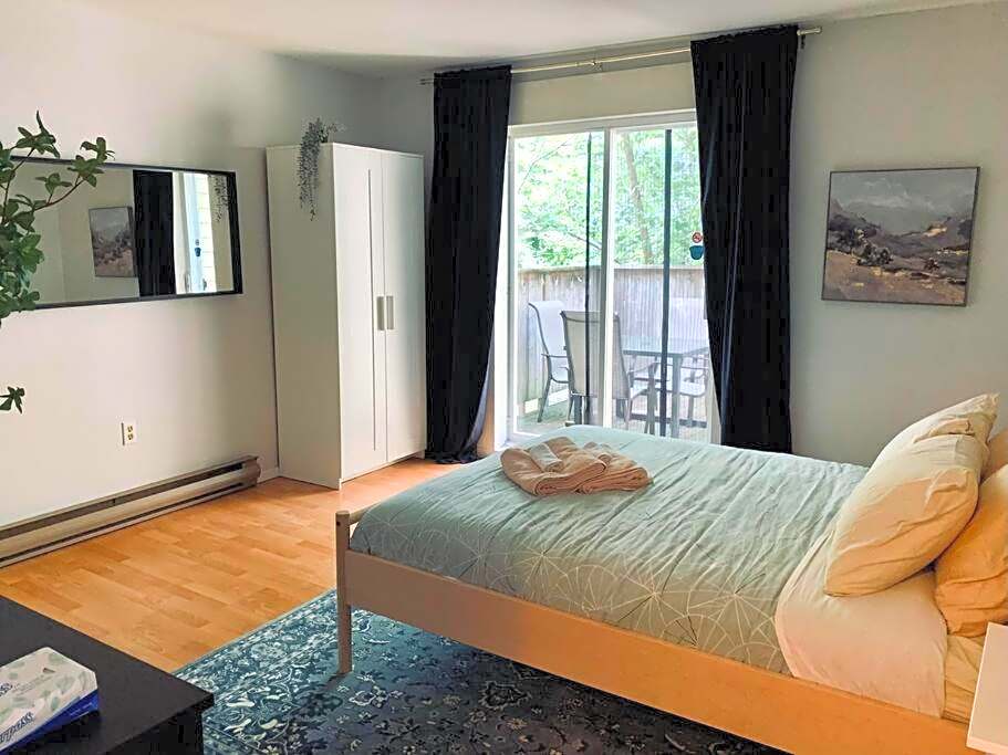 Charming 2-BDRM Apt #4 with Balcony