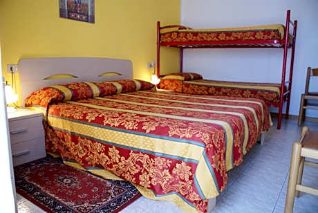 Family Room (2 Adults + 2 Children)