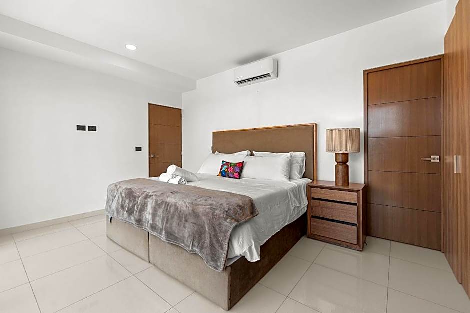 Monyxbnb at Zoho Skies