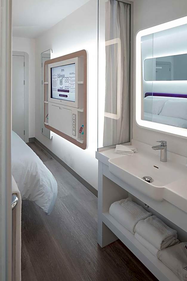 YOTELAIR Istanbul Airport, Duty free - International Transit area