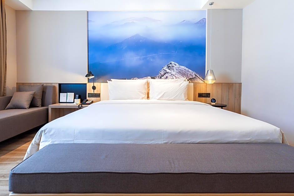 Atour Hotel (Jining Taibai Road Canal City)