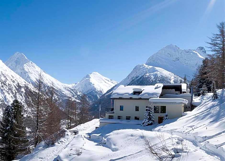 Waldhotel Fletschhorn Panoramic Retreat in Saas Fee