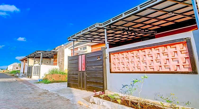 SPOT ON 93210 Griya Kos Kanjeng Mami Syariah