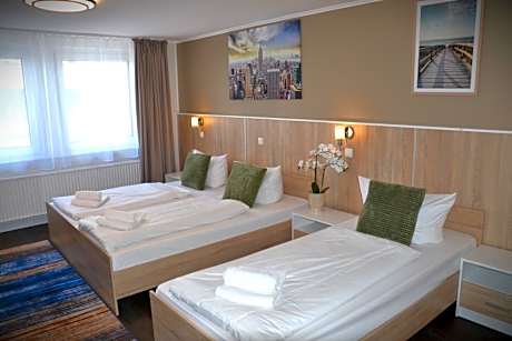 D&D Hotel by Wiggers