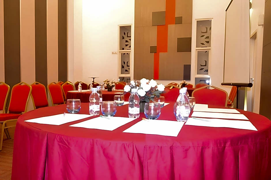 Front One Hotel Pamekasan Madura