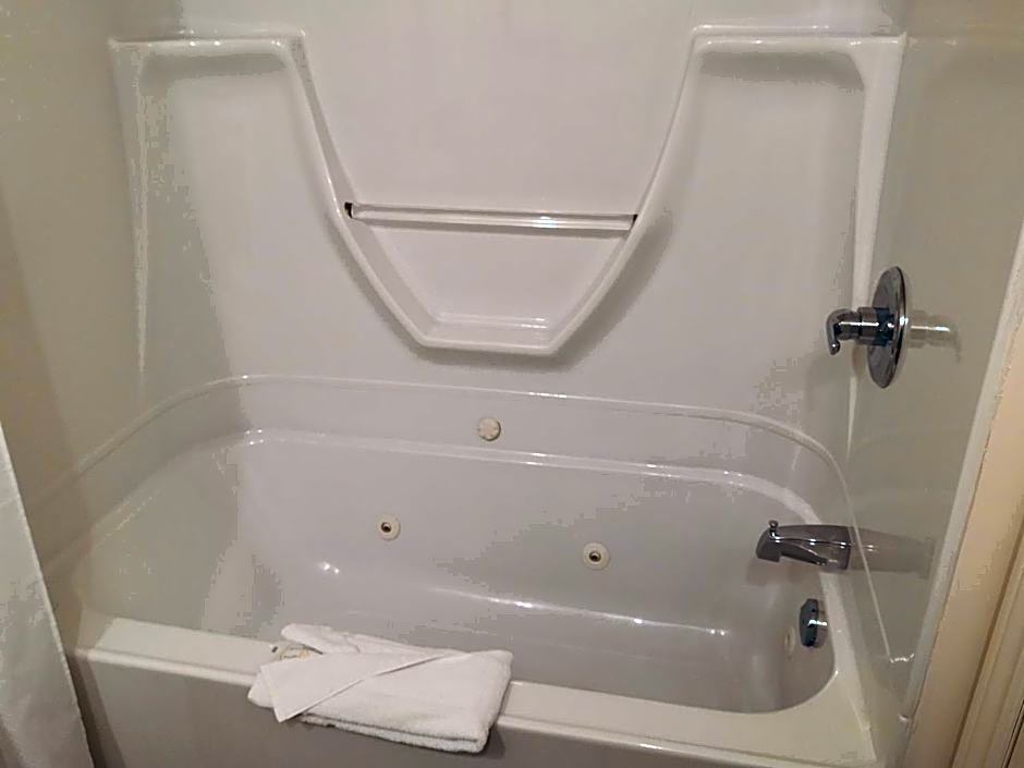 Quality Inn & Suites Hawkesbury