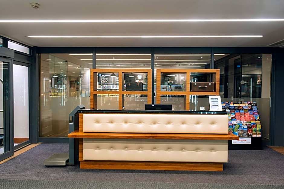 Renaissance by Marriott London Heathrow Hotel