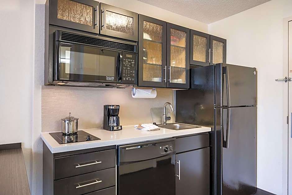 Sonesta Simply Suites Detroit Troy