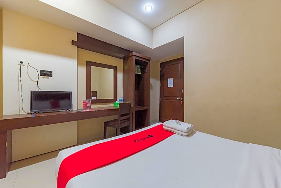 RedDoorz @ La Mega near Pasar Pagi Cirebon