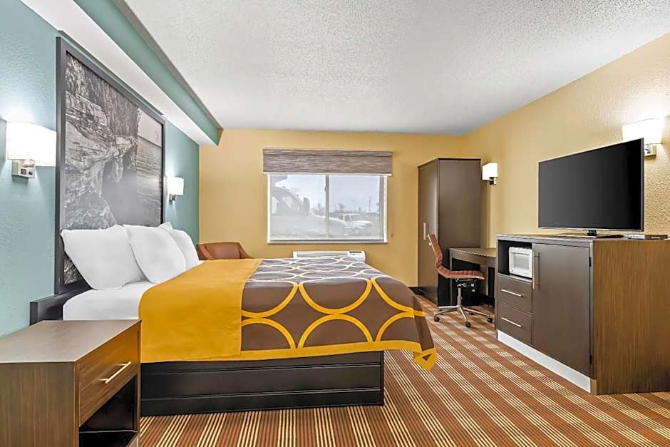Super 8 by Wyndham Osseo WI