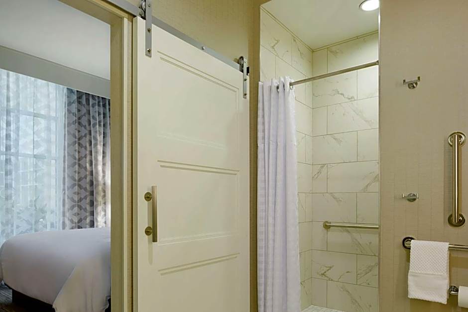 Embassy Suites By Hilton Louisville Downtown