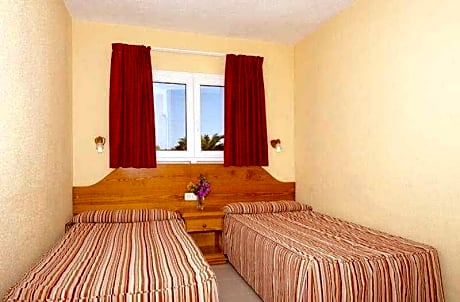 bungalow pool view 1 adult