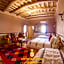 Hotel Babylon Dades