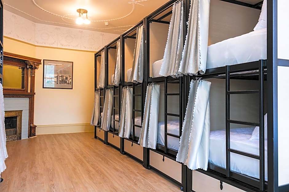 Auberge Jeunesse QBEDS Hostel