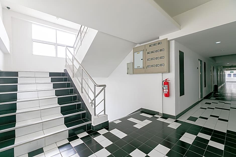 Ruan Plaisoi Apartment