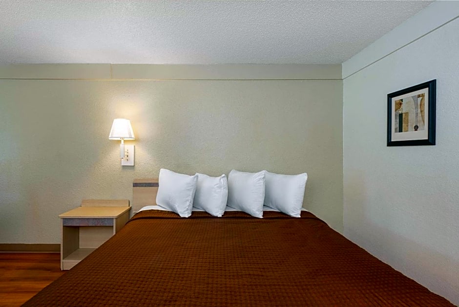 Travelodge by Wyndham Essington / Philadelphia Airport