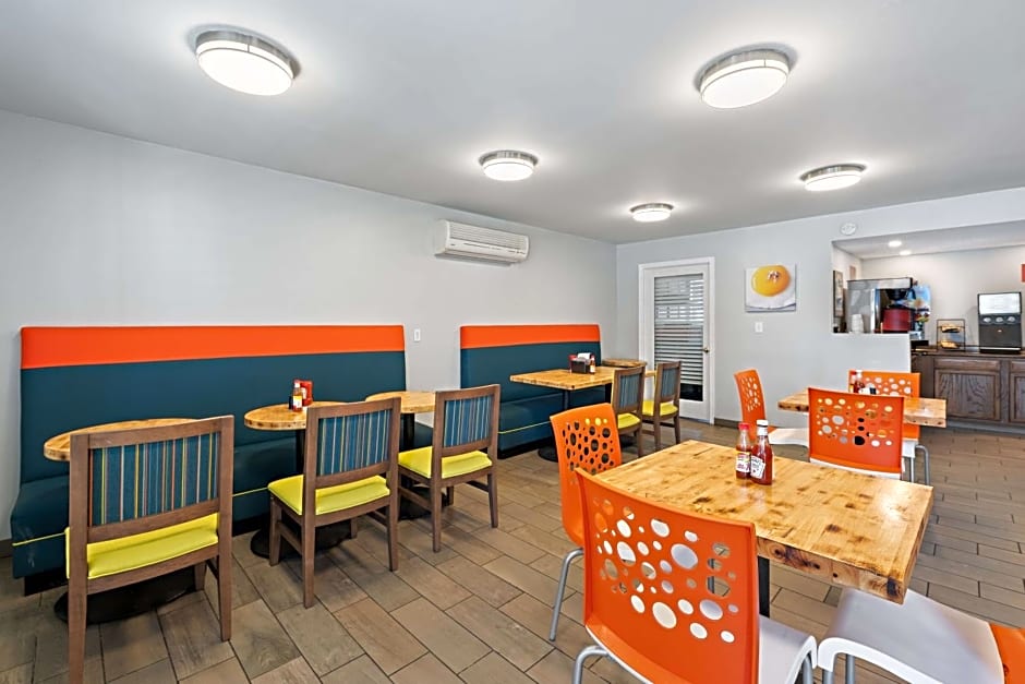 Best Western Plus Holiday Sands Inn & Suites