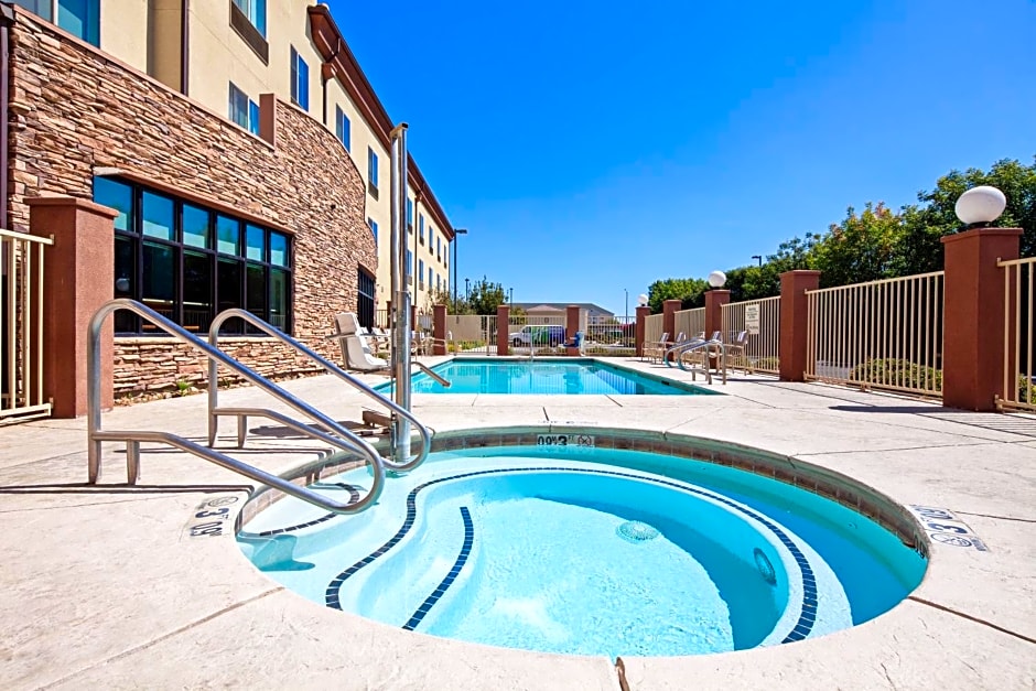 Holiday Inn Express & Suites Clovis Fresno Area By IHG
