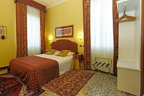 Large Double or Twin Room